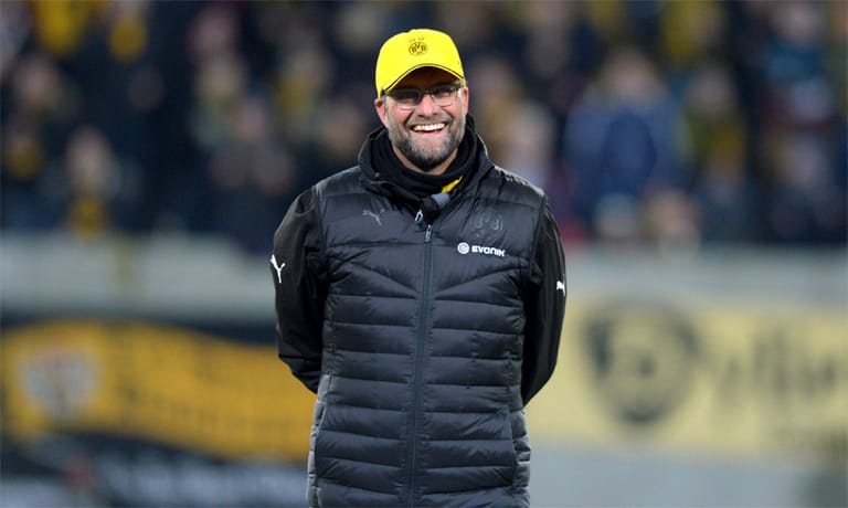 In Dresden bekommt es der Drittligist Dynamo mit Jürgen Klopp und dessen BVB zutun. Dabei ist der Trainer der Schwarz-Gelben bereits vor der Partie gut gelaunt. Kein Wunder, Borussia Dortmund hat sich nach der Krise längst wieder gefangen und hat die letzten vier Spiele in der Bundesliga gewonnen.