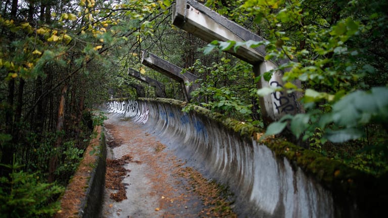 Die Olympia-Bobbahn von Sarajewo diente nach dem Sportevent im Bosnien-Krieg als Artillerieposten serbischer Kämpfer - sie ist übersät mit Einschlaglöchern.