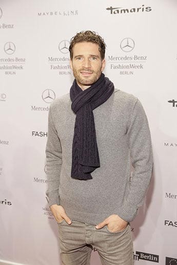 Ex-Fußballprofi und Neu-Model Arne Friedrich trägt auf der Berliner Fashionweek einen angesagten Drei-Tage-Bart in Kombination mit einer lockeren Gel-Frisur.