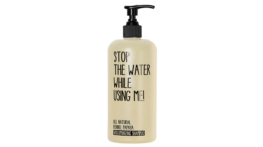 Den Undercut pflegt man am besten mit einem guten Volumenshampoo. Das Fennel, Papaya Voluminizing Shampoo von "Stop the water while using me" gibt dem Haar Glanz und Stärke (24,90 Euro bei niche-men.com).
