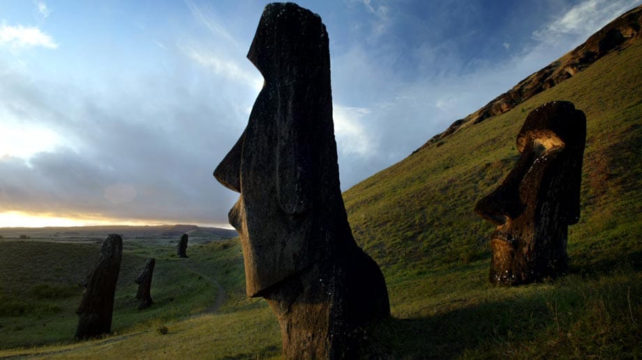Die rund 900 Moai-Steinfiguren auf der Osterinsel sind zwischen 400 und 1000 Jahre alt. Einen finnischen Touristen hielt das dennoch nicht davon ab, einer Statue das rechte Ohrläppchen abzubrechen.