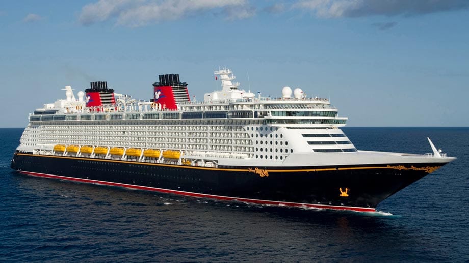 "Disney Dream". Die Betreiber weisen immer wieder darauf hin, dass dieses Schiff auch ein Ort für Gäste ist, die keine Hardcorefans der bunten Disneywelt sind.