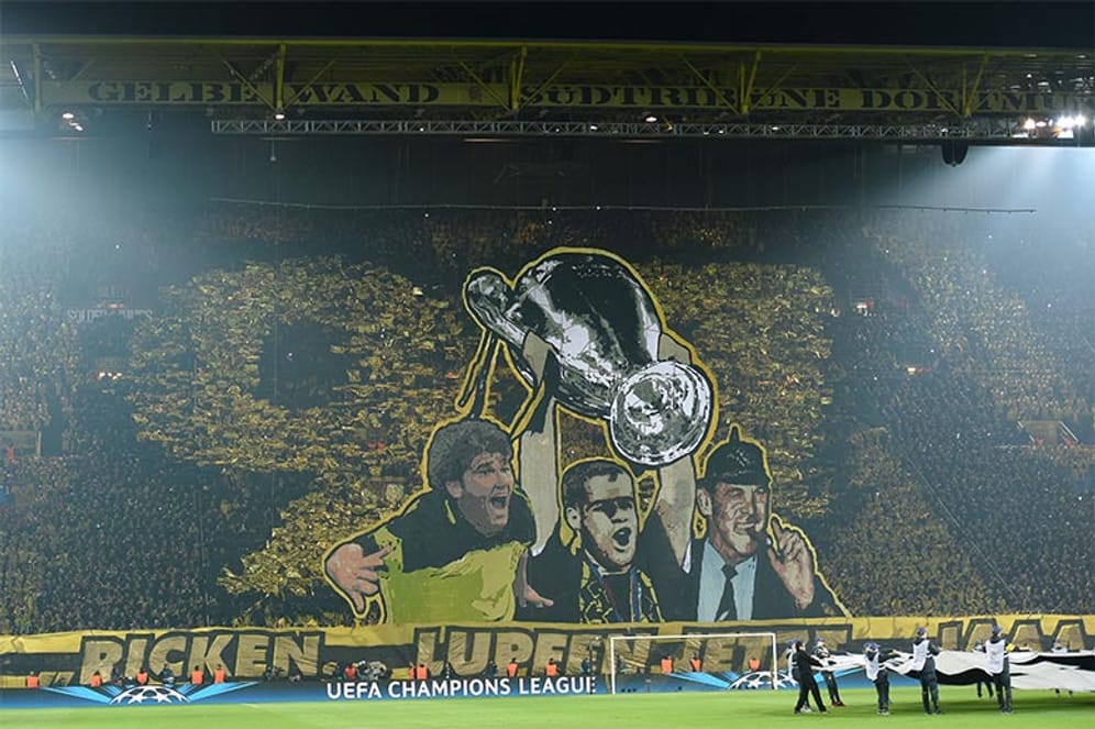 Die Stimmung vor dem Achtelfinal-Rückspiel in der Champions League gegen Juventus Turin ist prächtig. Die Dortmunder Fans erinnern mit einer opulenten Choreographie an den Triumph in der Königklasse: 1997 gewann der BVB den Cup - gegen den heutigen Gegner Juve im Finale.