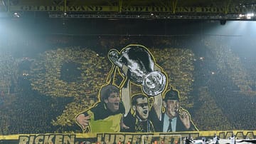 Die Stimmung vor dem Achtelfinal-Rückspiel in der Champions League gegen Juventus Turin ist prächtig. Die Dortmunder Fans erinnern mit einer opulenten Choreographie an den Triumph in der Königklasse: 1997 gewann der BVB den Cup - gegen den heutigen Gegner Juve im Finale.