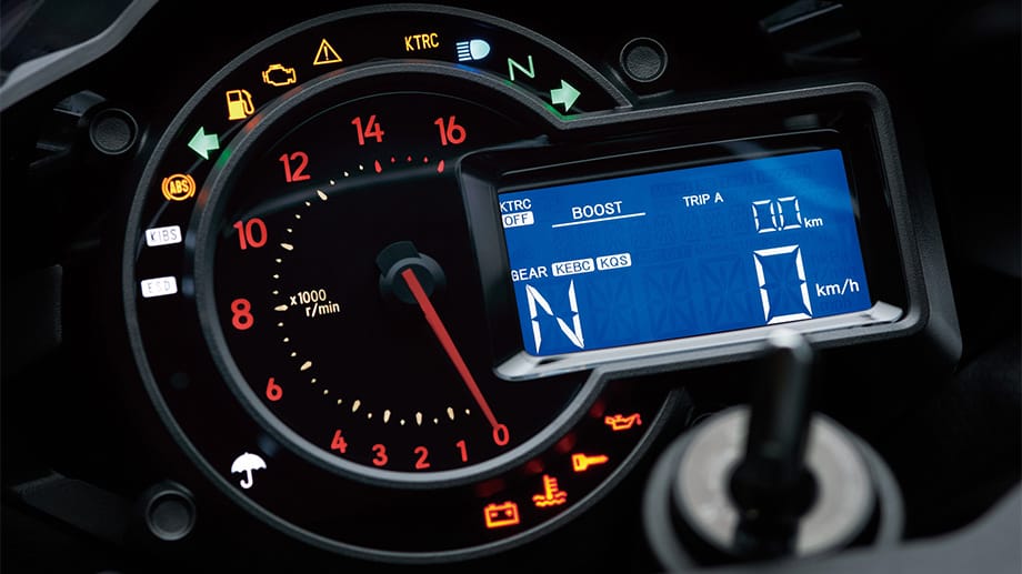Hightech-Instrumentierung bei der Kawasaki Ninja H2: Ein dunkel hinterlegter analoger Drehzahlmesser und eine LCD-Anzeige mit sogenanntem sogenannten "Boost Indicator" zur Anzeige des Ladedrucks.