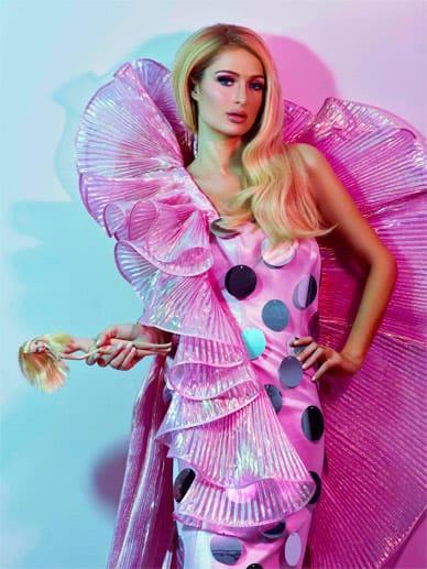 Auch als Barbie-Meerjungfrau gibt die Blondine ein perfektes Bild ab. Auch als Barbie-Meerjungfrau gibt die Blondine ein perfektes Bild ab.