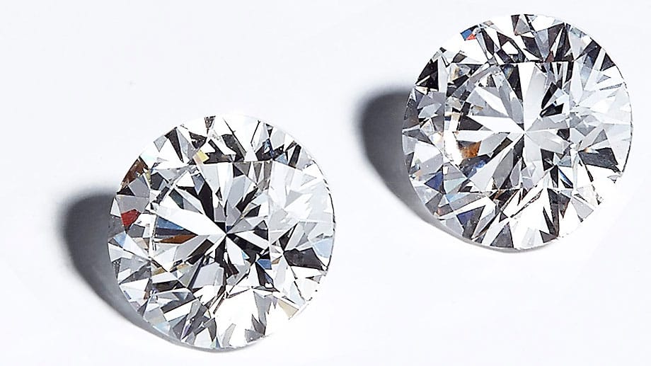 Für den Hasen hat der britische Diamantenhändler "77 Diamonds" Edelsteine in der Größenordnung von 1,7 Karat beigesteuert. Laut Anbieter sind allein die Diamanten rund 34.000 Euro wert.