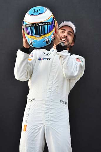 Ein Superstar der Formel 1 ist wieder mit dabei: Fernando Alonso. Für den zweimaligen Weltmeister beginnt die Saison nach einem Testunfall erst jetzt.