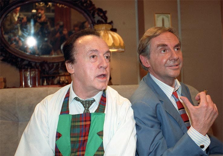 Eddi Arent (li.) und Harald Juhnke ließen sich 1991 ablichten. Mit ihrer Comedyreihe "Harald und Eddi" sorgte das lustige Paar Ende der 80er Jahre für beste Fernsehunterhaltung.