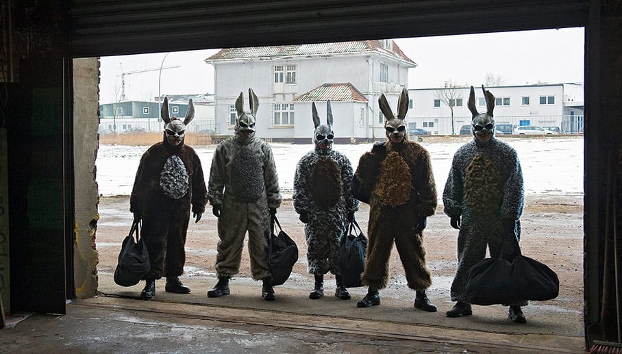 Unter dem Motto "Wir färben euch rot" wollen sie an Ostern eine spektakuläre Aktion durchziehen. Dass Blut fließen wird, weiß nur der Ober-Hase.