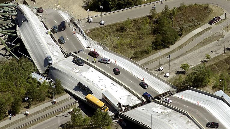 Die 2007 eingestürzte Mississippi-Brücke in Minneapolis, Minnesota.