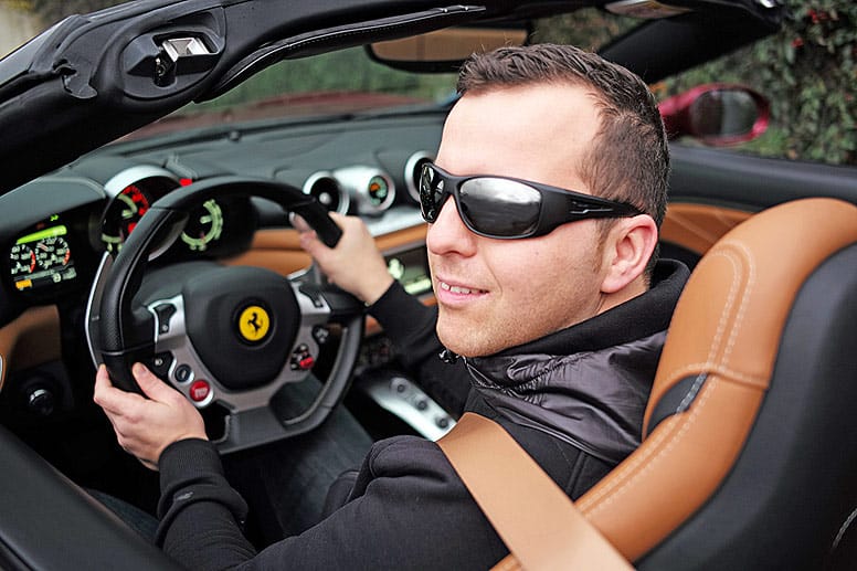Wanted.de Autor Christian Sauer am Steuer des Ferrari California T mit 560 PS starkem V8-Turbo-Motor.