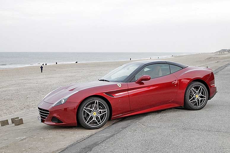 Wem das Bicolor-Design unseres Testwagens nicht zusagt, kann seinen California T auch einfarbig und in nahezu unendlich vielen Lacktönen bestellen – natürlich auch im typischen Ferrari-Rot.