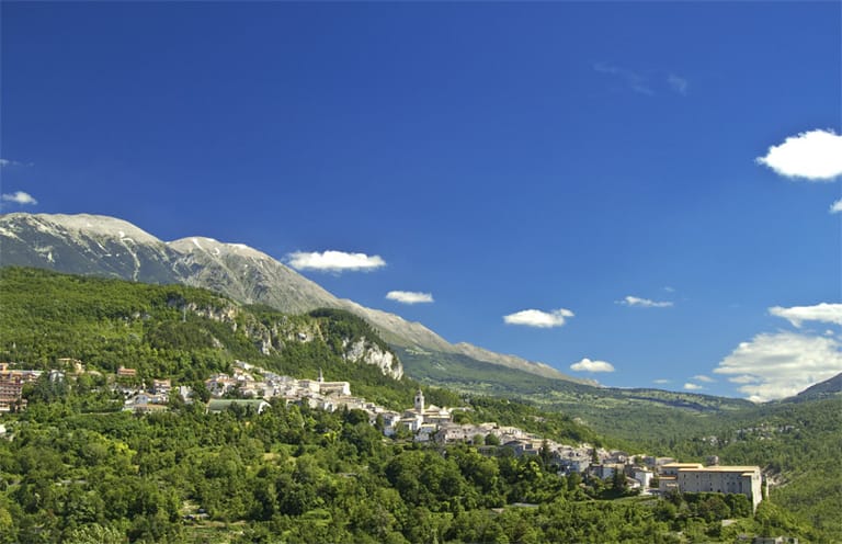 Ideal zum Wandern ist die Gemeinde Caramanico Terme im Majella-Nationalpark am Fuße des Majella-Massivs zwischen den Tälern des Flusses Orta und seines Nebenflusses Orfento.