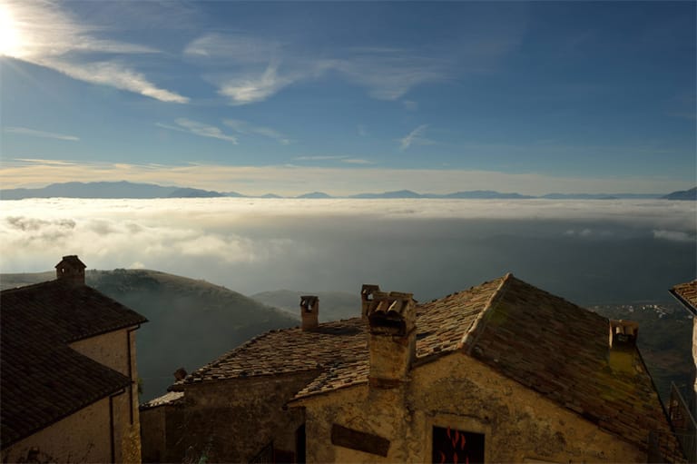 Das familiengeführte "Rifugio della Rocca" liegt im Nationalpark Gran Sasso und Monti della Laga. Gäste können hier für rund 80 Euro übernachten. Im Preis inbegriffen: diese herrliche Aussicht.