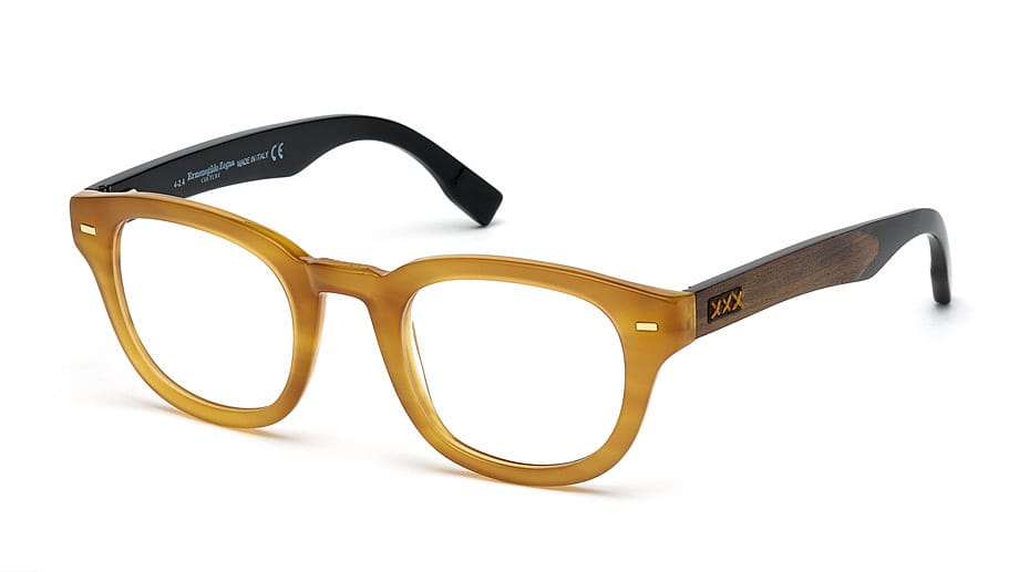 Designer Ermenegildo Zegna setzt bei der Brille mit breitem Kunststoffrahmen auf Farbe (um 400 Euro).