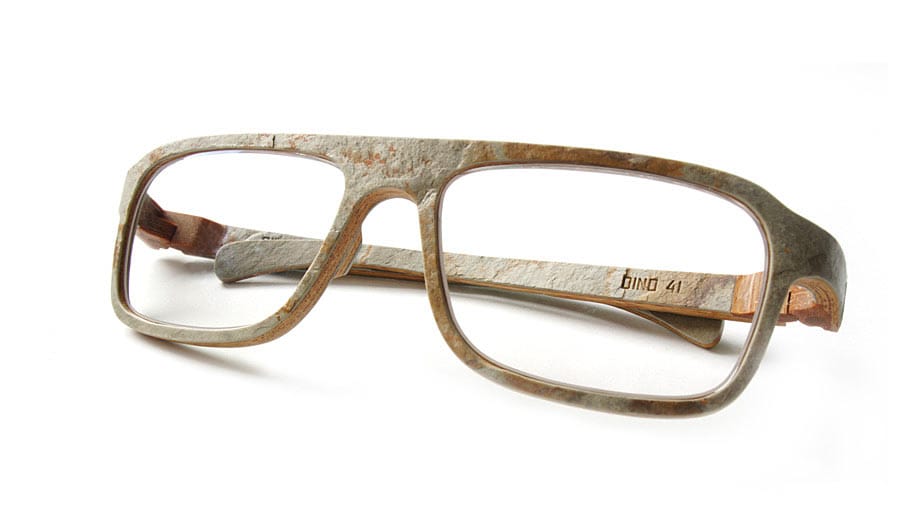 Ungewöhnliche Materialien: Bei Rolf Spectacles finden sich selbst Brillen aus Holz, Stein und Schiefer. Die Holzbrille mit Schieferfurnier kostet ab 2239 Euro.