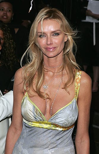 Das Playmate Kimberley Conrad war Hefners zweite Ehefrau, mit der er zwei Kinder hat. Das Playmate Kimberley Conrad war Hefners zweite Ehefrau, mit der er zwei Kinder hat.