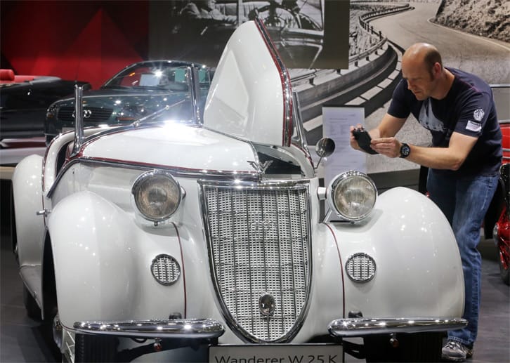 Auch Audi präsentierte seine automobilen Urahnen wie den Wanderer W 25 K von 1937.