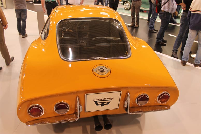Auch der Experimental-Opel, aus dem der "Nur-Fliegen-ist-schöner"-Sportwagen Opel GT entwickelt wurde, war für alle Design- und Sportwagenfans in Essen ein obligatorischer Treffpunkt.