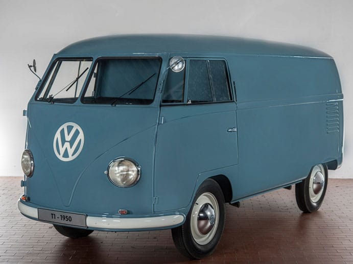 Vor 65 Jahren startete der VW Bus seinen Siegeszug rund um die Welt. VW zeigte an seinem Stand die Kult-Wagen, die bei Oldtimer-Sammlern immer begehrter werden.