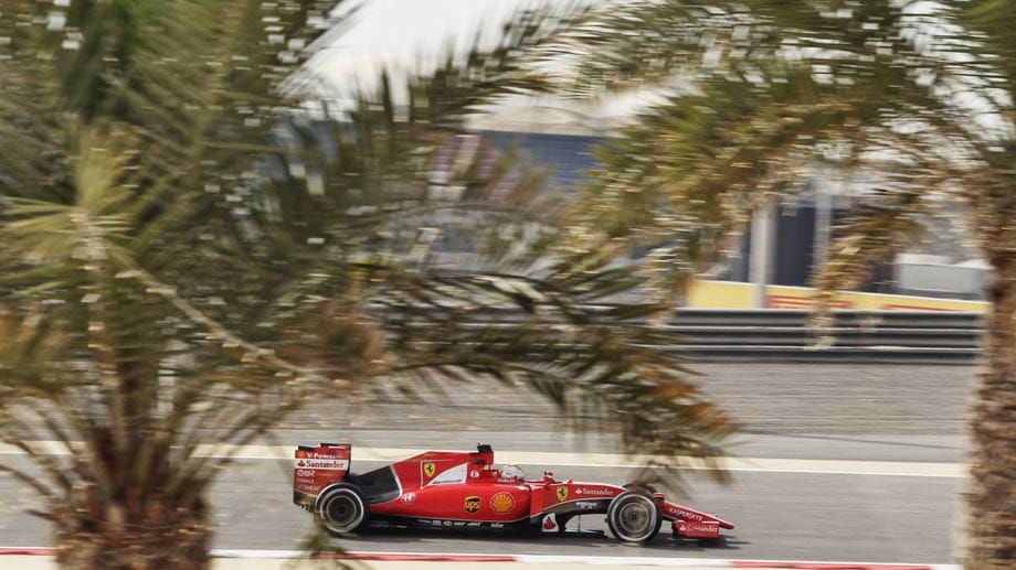 Am Freitag hieß Sebastian Vettel die Formel 1 Fans zum Großen Preis von Bahrain unter Palmen willkommen.