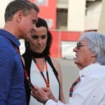Ex-Pilot David Coulthard (re.) ist mittlerweile Berater für Red Bull und Toro Rosso. Hier plaudert er mit Bernie Ecclestone, der bereits vor der Zeit des Engländers in der Königsklasse den Ton angegeben hat. BBC-Kommentatorin Lee McKenzie lauscht interessiert.