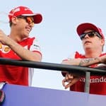 Bei der Fahrerparade vor dem Rennen plaudern die Ferrari-Fahrer Sebastian Vettel (li.) und Kimi Räkkönen miteinander.