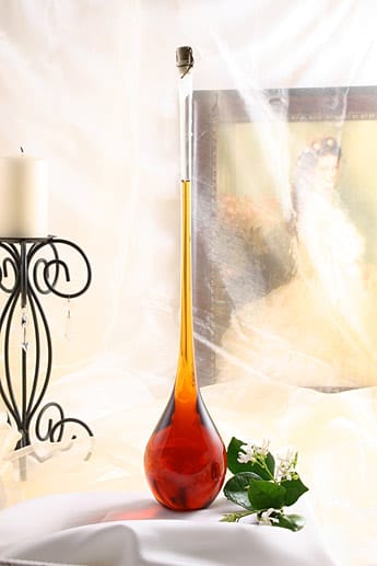 Weinessig auf höchstem Niveau: Den Weißburgunder-Essig hat Wiedemann mit Orangenblütenhonig verfeinert. Er passt zu Gelees und Orangensaucen, Leberpasteten, Gänsebrust - und schmeckt pur auf Eis (100 Milliliter für 16 Euro).