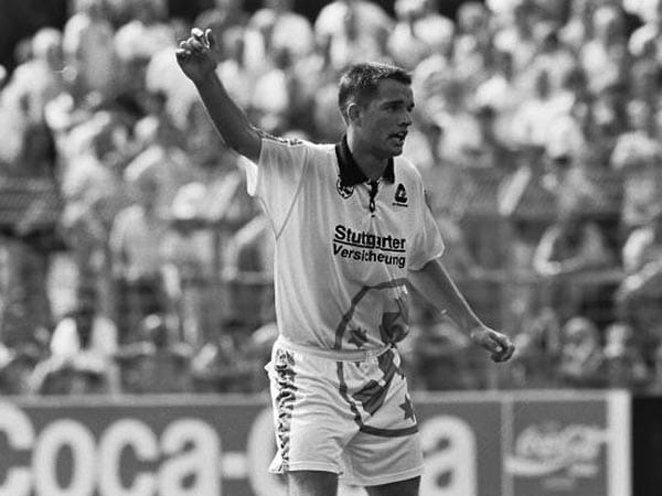 1992 folgte der nächste Karriere-Schritt. Tuchel wechselte in die 2. Bundesliga zu den Kickers aus Stuttgart. Dort machte der Verteidiger allerdings nur acht Spiele. Er wurde dann in die zweite Mannschaft abgeschoben.