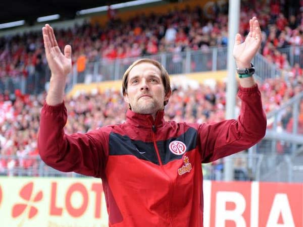 2009 war Tuchel dann im Fußball-Oberhaus angekommen. Er beerbte Jörn Andersen und wurde Trainer der Profi-Mannschaft des FSV Mainz 05. 183 Spiele saß er auf der Bank der Mainzer.