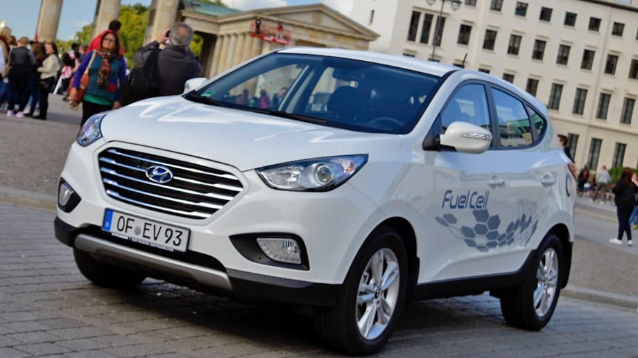 Hyundai bietet den ix35 Fuel Cell neu an - das ist das erste für Privatkunden erhältliche Brennstoffzellen-Fahrzeug.