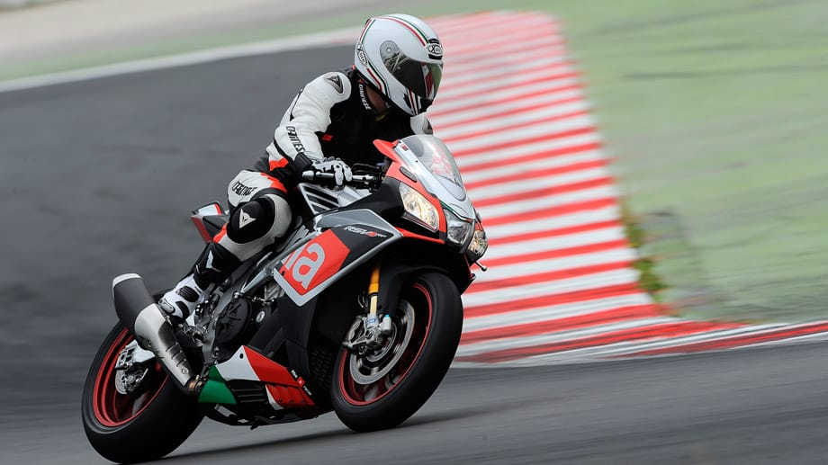 In nur drei Sekunden sprintet das Bike auf Tempo 100. Die Höchstgeschwindigkeit liegt bei 305 km/h.