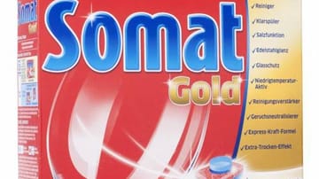 "Somat Gold" (0,22 Euro pro Spülgang) hob sich mit hervorragenden Spülergebnissen von den anderen Tabs ab. Das Urteil lautet "Gut" (Note 2,2).