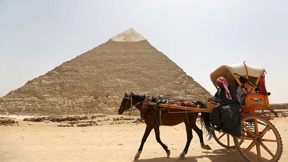Dritter Platz: Ägypten punktet mit seinen kulturellen Schätzen wie den Pyramiden, den herrlichen Tauchspots und ganzjährigen Badetemperaturen. Beliebte Urlaubsorte wie Hurghada und Safaga sind vor allem auf die Bedürfnisse von sonnenhungrigen Gästen eingestellt.