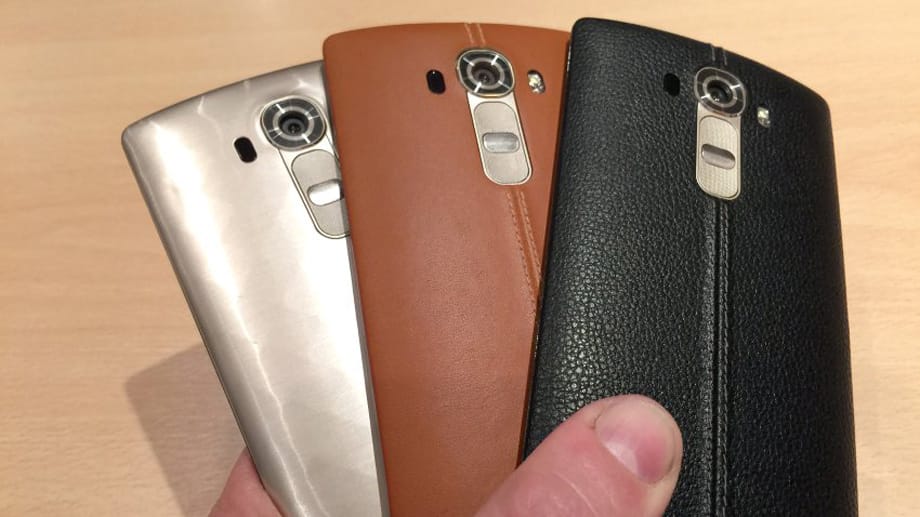LG G4: Sein neues High-End-Smartphone bietet der koreanische Konzern in unterschiedlichen Farben, wahlweise mit Kunststoffdeckel oder Lederdeckel an.