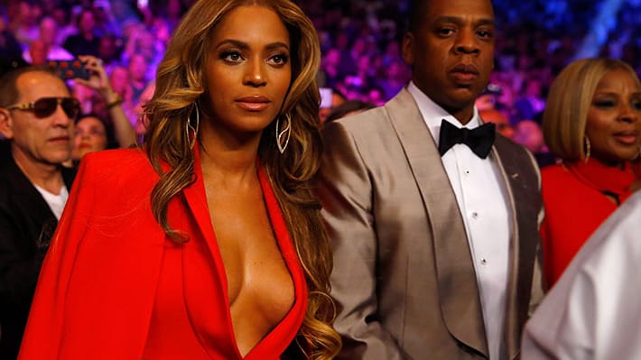 Beim Boxkampf des Jahrhunderts in Las Vegas lenkte Beyoncé Knowles mit diesem Look alle Blicke auf sich.