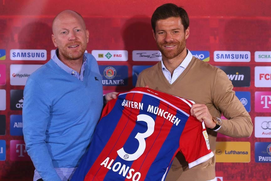 Top: Mit der Verpflichtung von Xabi Alonso landet der FC Bayern einen echten Transfercoup. Der Welt- und zweifache Europameister unterschreibt bei den Münchnern einen Zweijahresvertrag und verleiht der Liga des amtierenden Weltmeisters zusätzliche Strahlkraft.