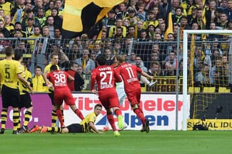 Top: Die 52. Bundesliga-Saison beginnt mit einem Paukenschlag. Bayer Leverkusens Karim Bellarabi trifft zum Saisonauftakt nach neun Sekunden gegen Borussia Dortmund und erzielt somit das schnellste Tor in der Geschichte der Bundesliga.