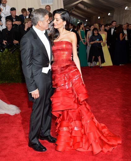 Auch die Clooneys gaben sich die Ehre - und strahlten sich verliebt an.