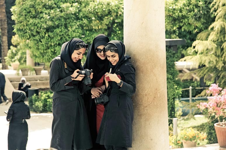 Auf der Suche nach dem besten Motiv: Iranerinnen beim Fotografieren.