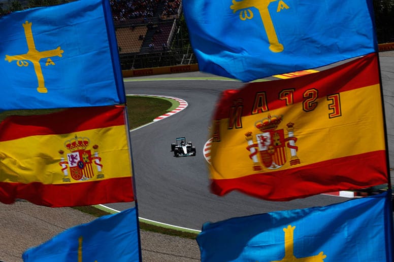 Im Qualifying zum Großen Preis von Spanien offenbart sich, wie dominant die Silberpfeile wirklich sind. Lewis Hamilton ist in Q1 über eine Sekunde schneller als der erste Nicht-Mercedes.