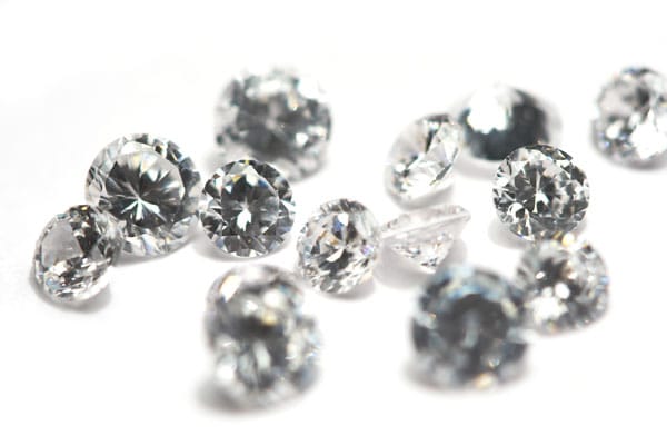Diamanten gehören zu den "kleinsten" werterhaltenden Geldanlagen. Reine Steine sind bereits bei einem Durchmesser von 5 mm für Kleinsparer kaum zu bezahlen.