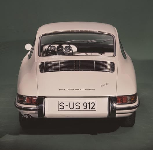 Der Porsche 912 ab 1965 - der 1965 vorgestellte Downsizing-Elfer, angetrieben vom gerade einmal 90 PS leistenden und nur sanft modifiziertem Vierzylinder-Boxer aus dem Typ 356, sollte die Käufer abfangen, denen die Preise des im Vorjahr eingeführten Sechszylinder-Typs 911 zu abgehoben schienen