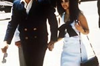 Darum wurde sie von Millionen Mädchen auf der ganzen Welt beneidet: Priscilla Beaulieu eroberte das Herz des King of Rock'n'Roll, Elvis Presley, und ließ sich von ihm im Mai 1967 zum Traualtar führen.