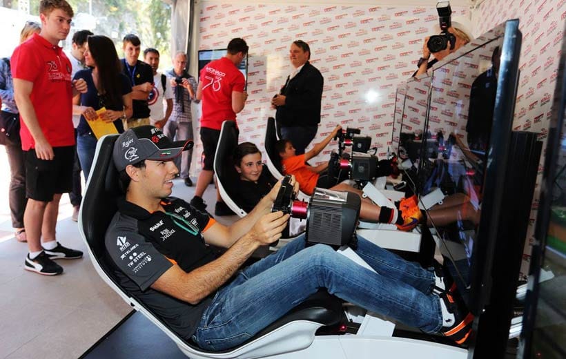 Force-India-Fahrer Sergio Perez geht die Strecke noch einmal im Simulator durch.