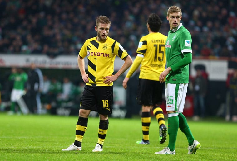 Flop: Auch wenn Borussia Dortmund die Saison mit einer starken Rückrunde und einem Europa-League-Startplatz rettet und diese mit dem Gewinn des DFB-Pokals noch krönen kann - in der Hinrunde läuft bei den Schwarz-Gelben kaum etwas zusammen. Nach 17. Spieltagen rangiert die völlig verunsicherte Mannschaft mit lediglich 15 Punkten auf dem vorletzten Tabellenplatz.