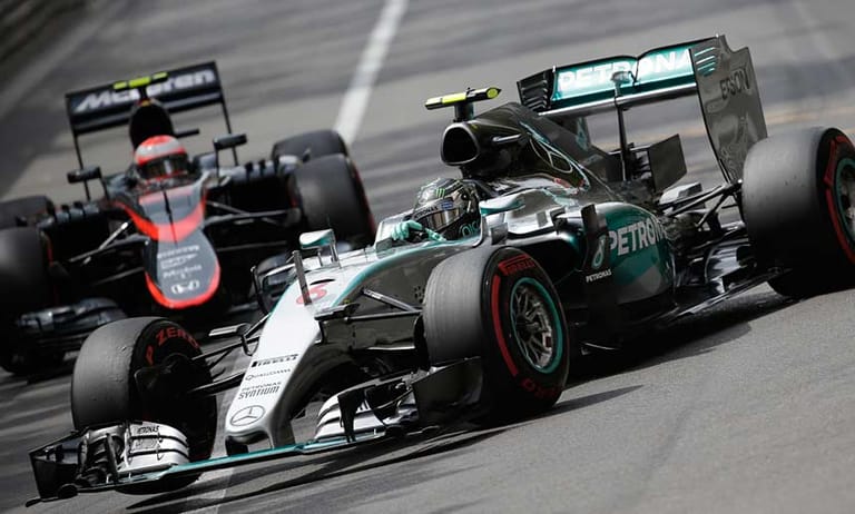 Reichlich Verkehr: Nico Rosberg zeigte sich auch im dritten Training bei seinem Heimrennen an der Spitze und belegte letztlich den zweiten Rang.