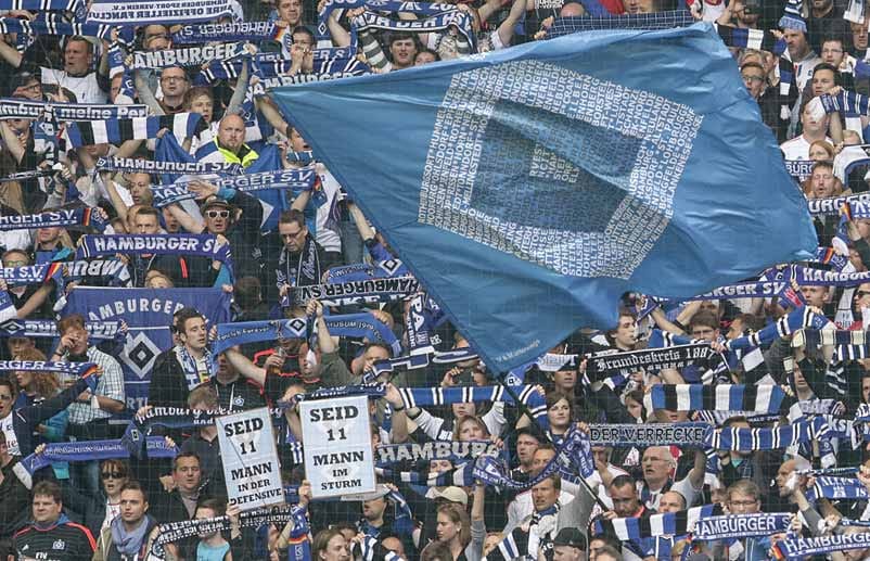 Zweckoptimismus: Die Fans des Hamburger SV waren vor dem Anpfiff hoffnungsfroh, dass die Hanseaten den Klassenerhalt abermals schaffen.
