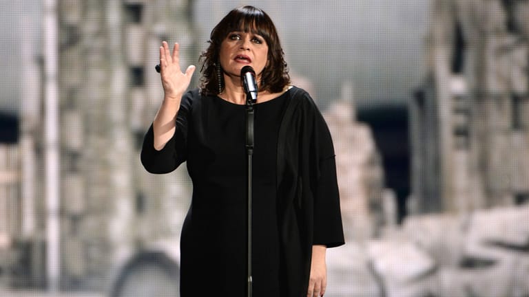 Frankreich: Lisa Angell singt "N'oubliez Pas".